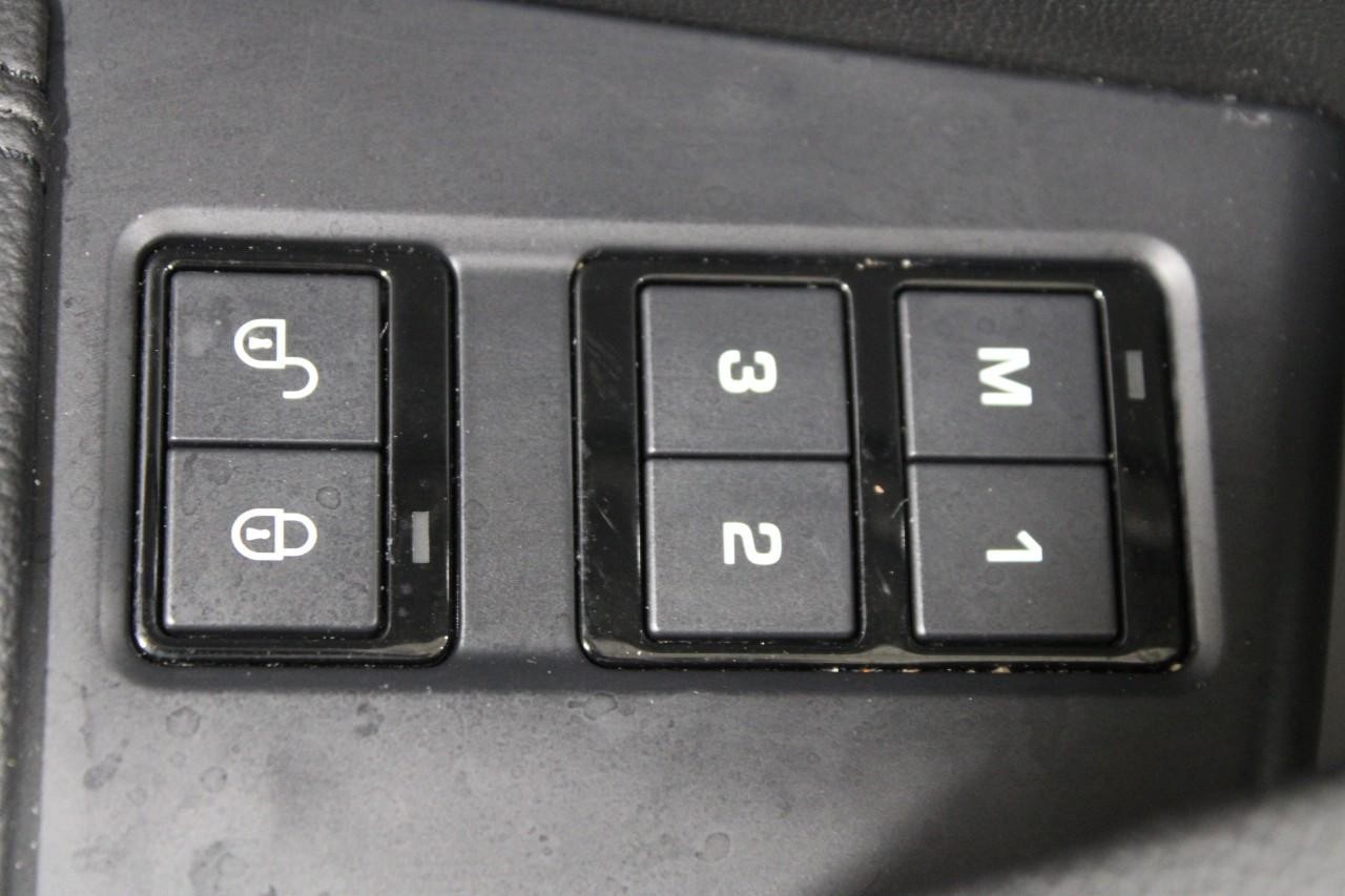 Jaguar F-Pace Vehicle Full-screen Gallery Image 33