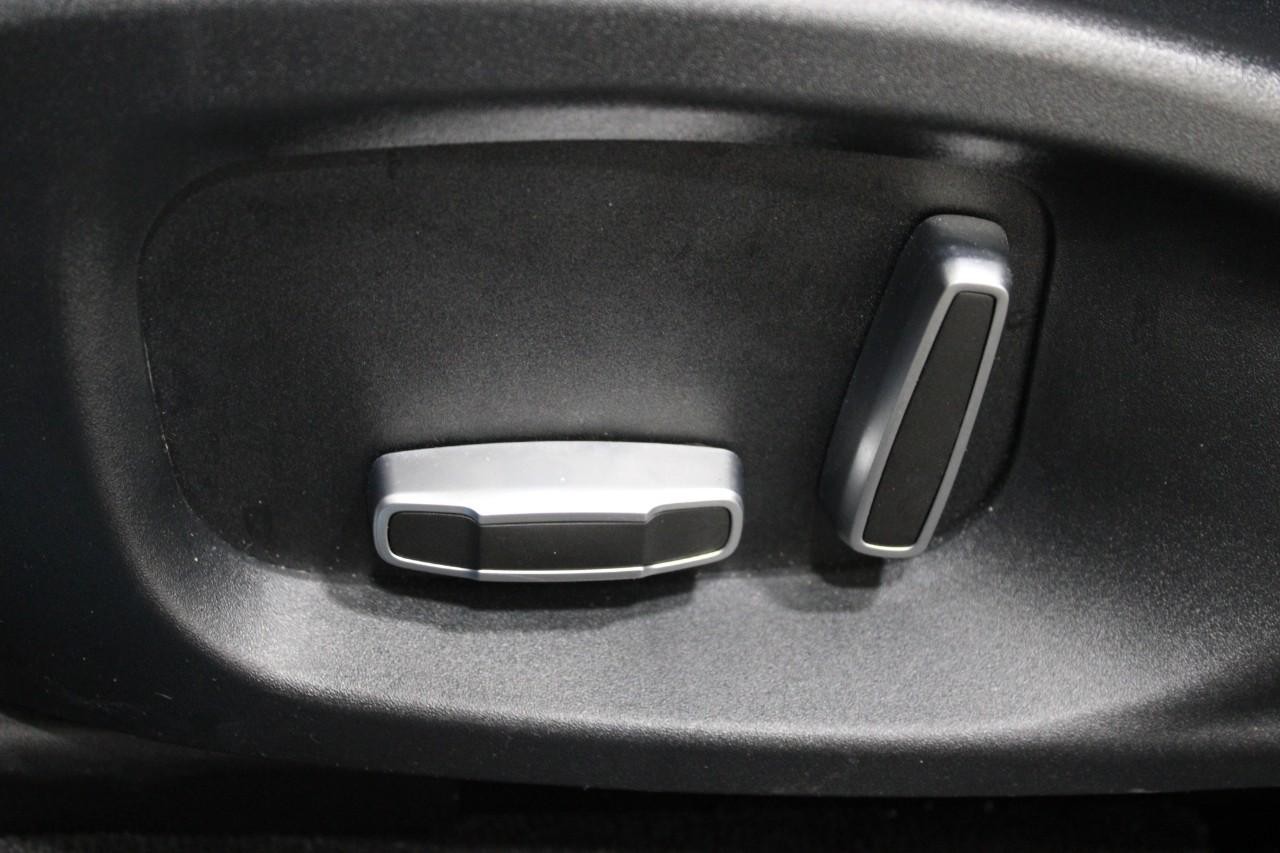 Jaguar F-Pace Vehicle Full-screen Gallery Image 34