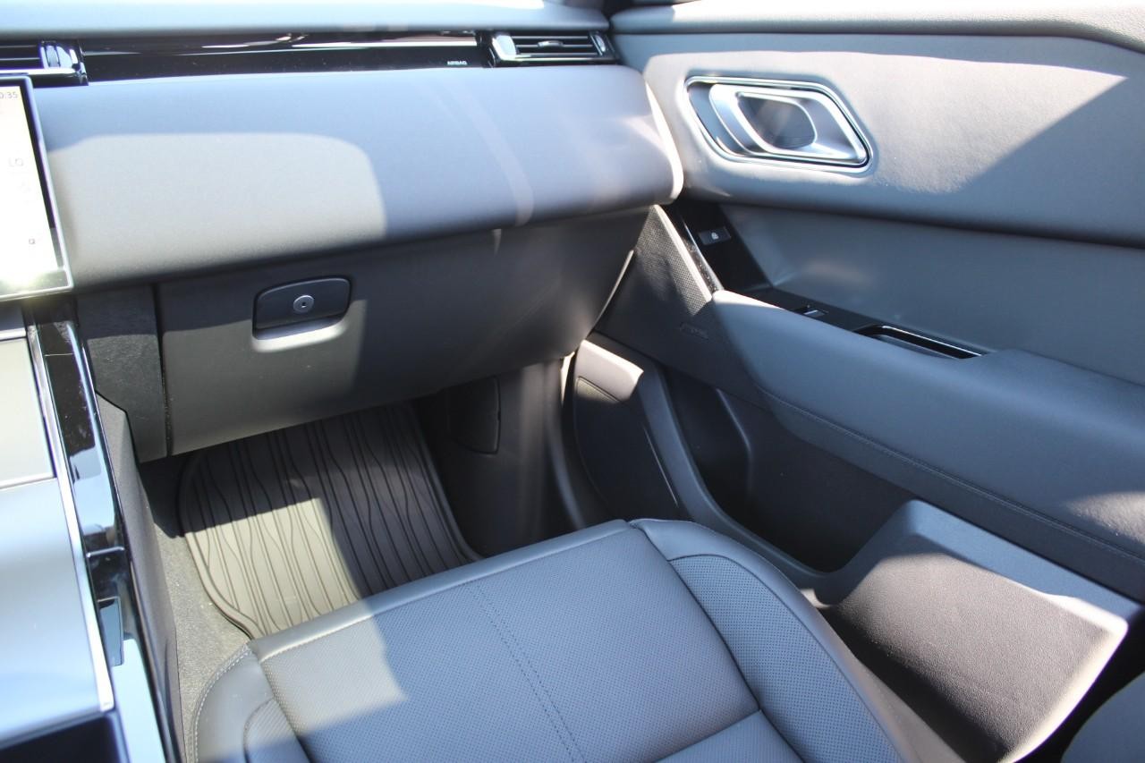 Land Rover Range Rover Velar Vehicle Full-screen Gallery Image 19