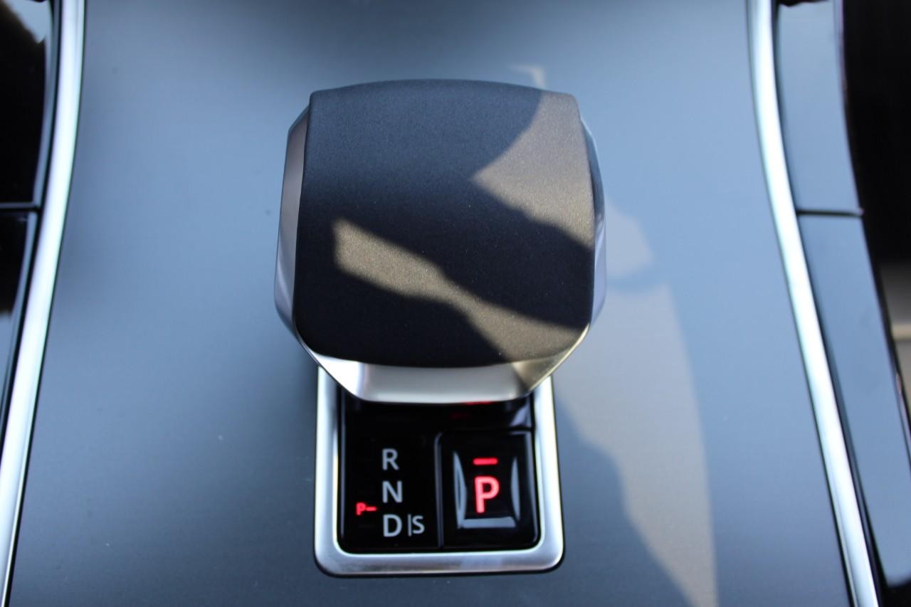 Land Rover Range Rover Velar Vehicle Full-screen Gallery Image 27