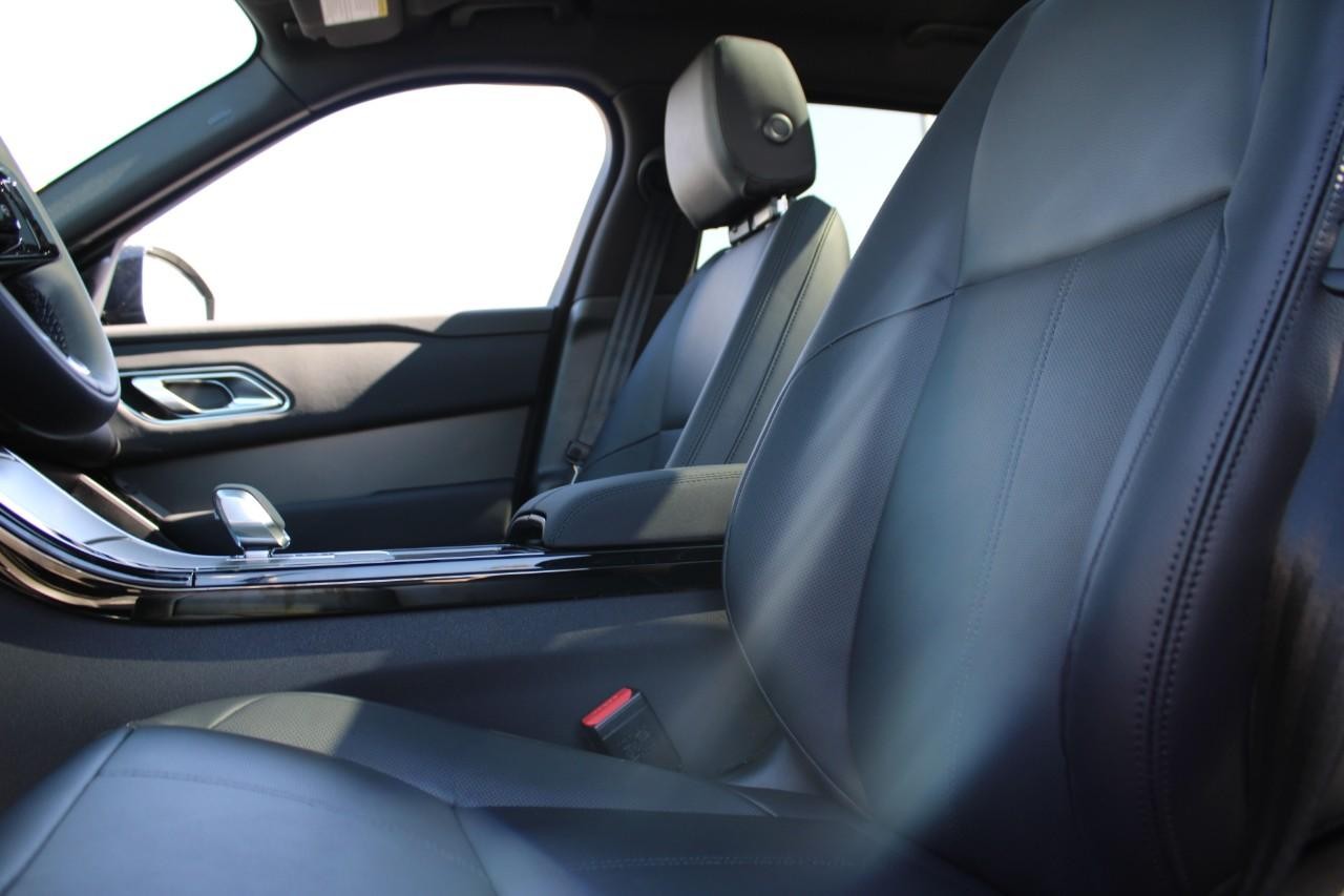 Land Rover Range Rover Velar Vehicle Full-screen Gallery Image 32