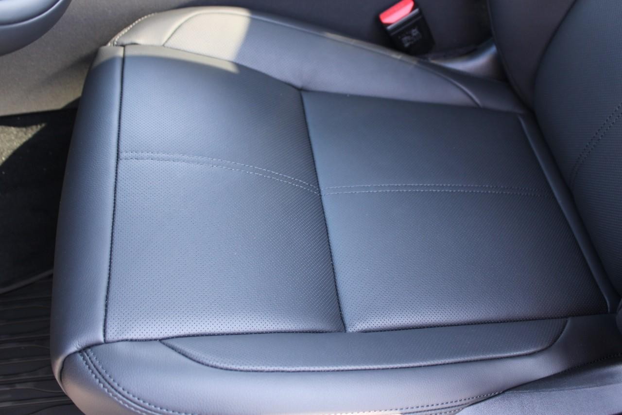 Land Rover Range Rover Velar Vehicle Full-screen Gallery Image 33