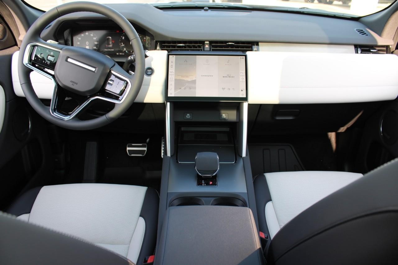 Land Rover Discovery Sport Vehicle Full-screen Gallery Image 14