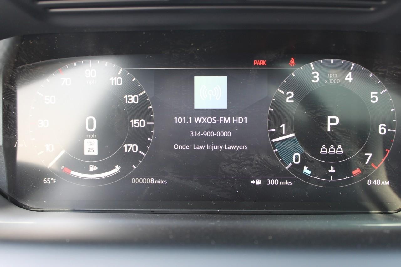 Land Rover Discovery Sport Vehicle Full-screen Gallery Image 24