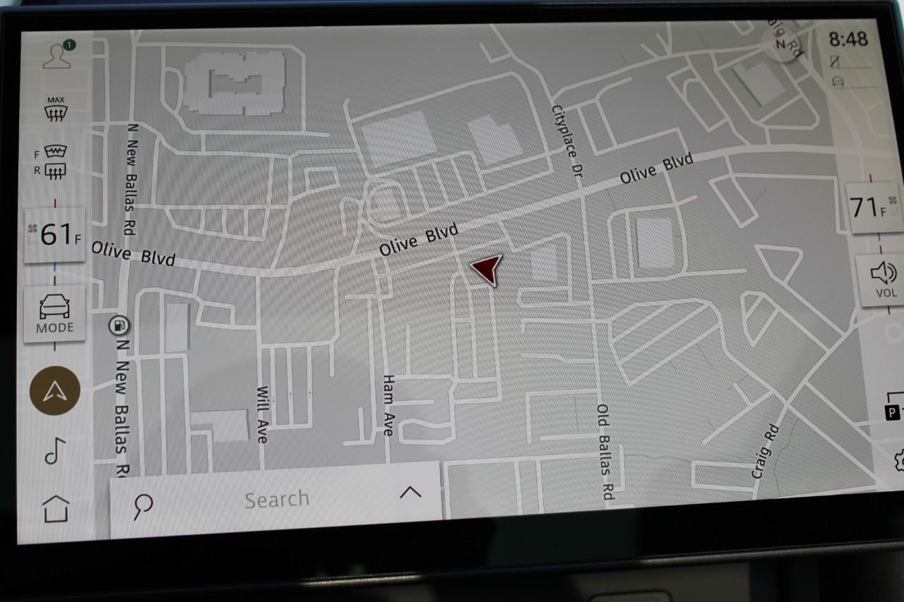 Land Rover Discovery Sport Vehicle Full-screen Gallery Image 25