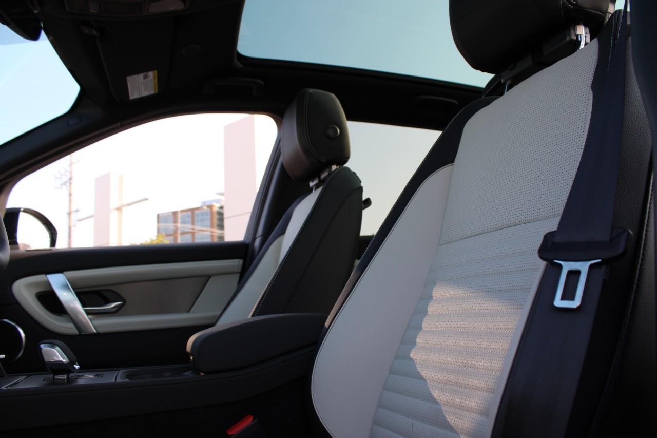 Land Rover Discovery Sport Vehicle Full-screen Gallery Image 32