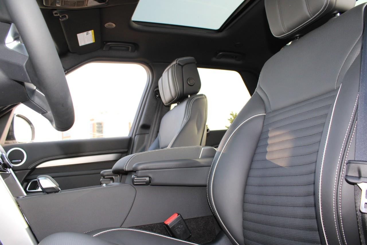 Land Rover Discovery Vehicle Full-screen Gallery Image 35
