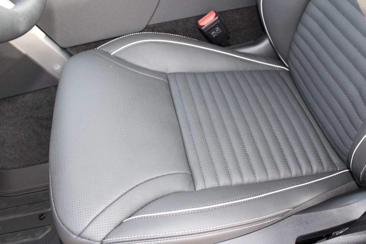 Land Rover Discovery Vehicle Full-screen Gallery Image 36