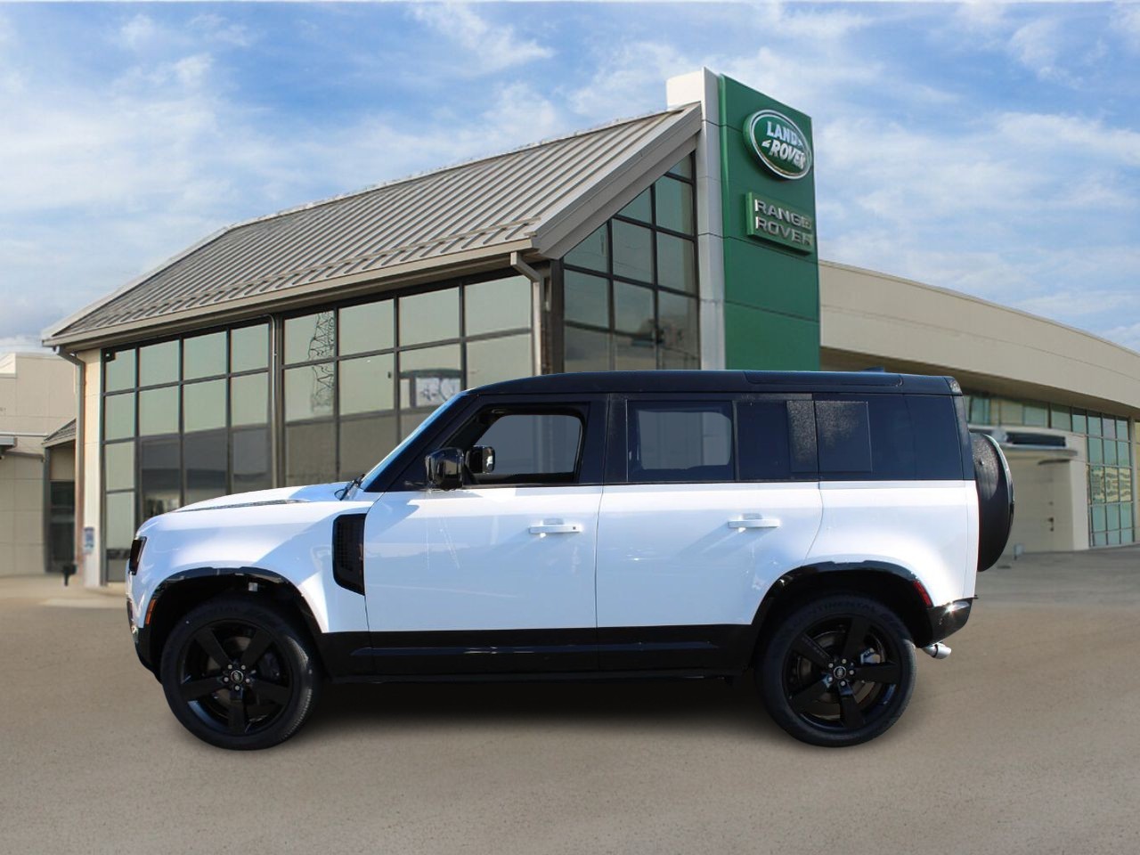 Land Rover Defender Vehicle Full-screen Gallery Image 2