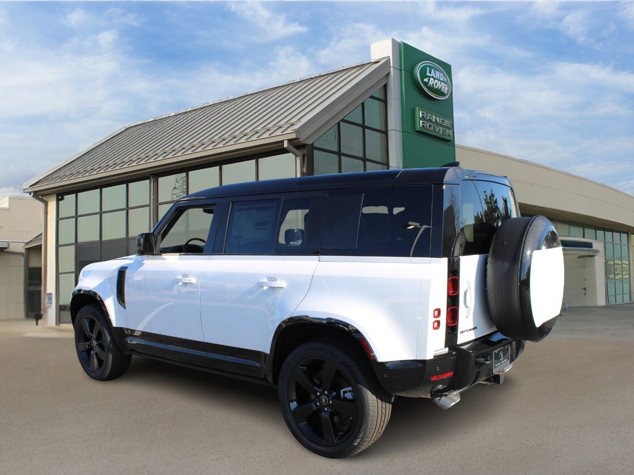 Land Rover Defender Vehicle Full-screen Gallery Image 3