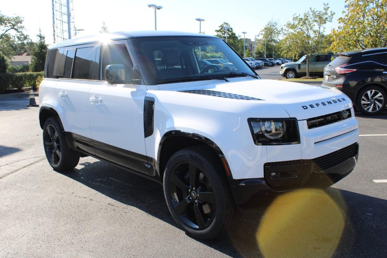 Land Rover Defender Vehicle Full-screen Gallery Image 6