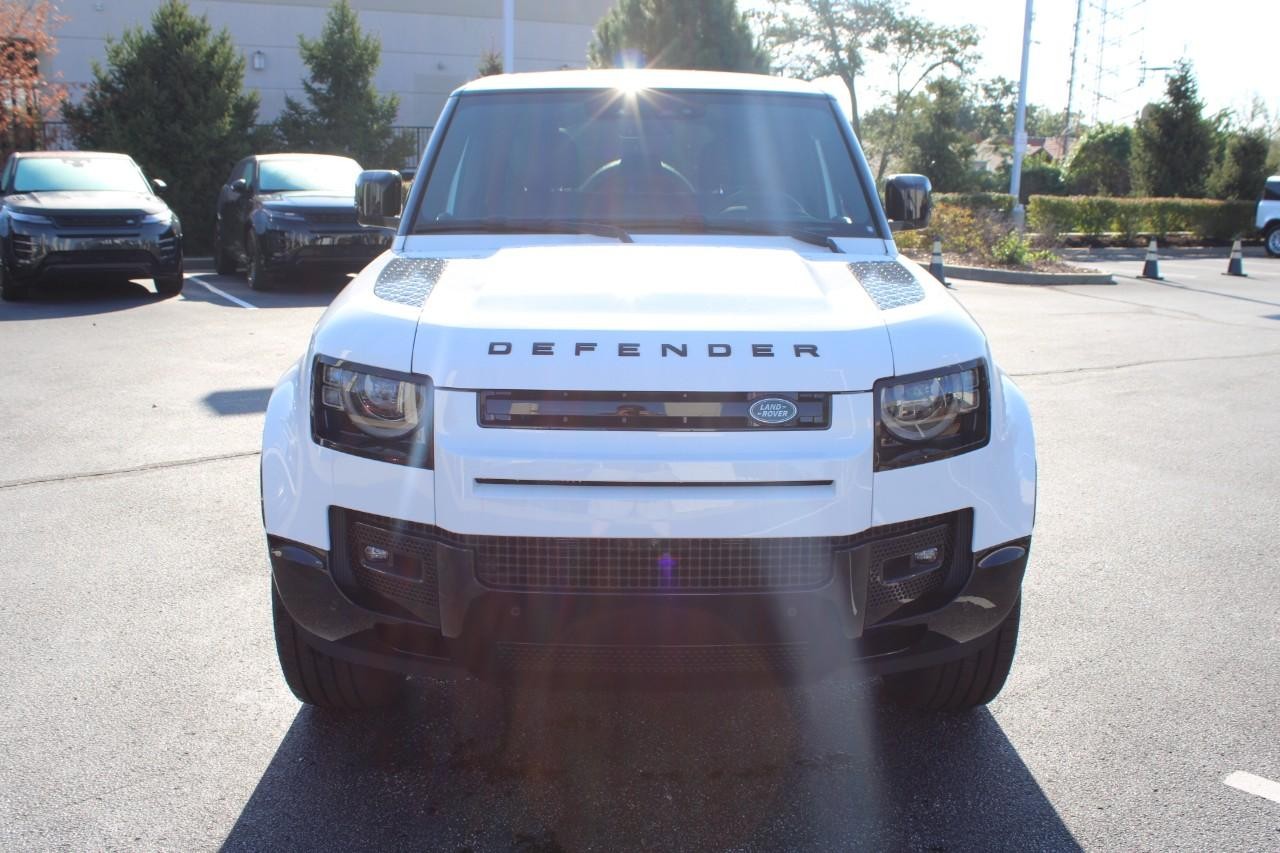 Land Rover Defender Vehicle Full-screen Gallery Image 7