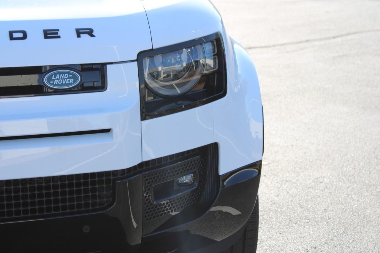 Land Rover Defender Vehicle Full-screen Gallery Image 9