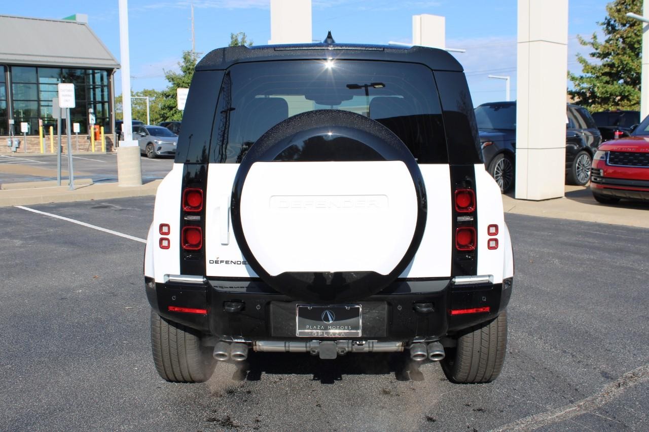 Land Rover Defender Vehicle Full-screen Gallery Image 10