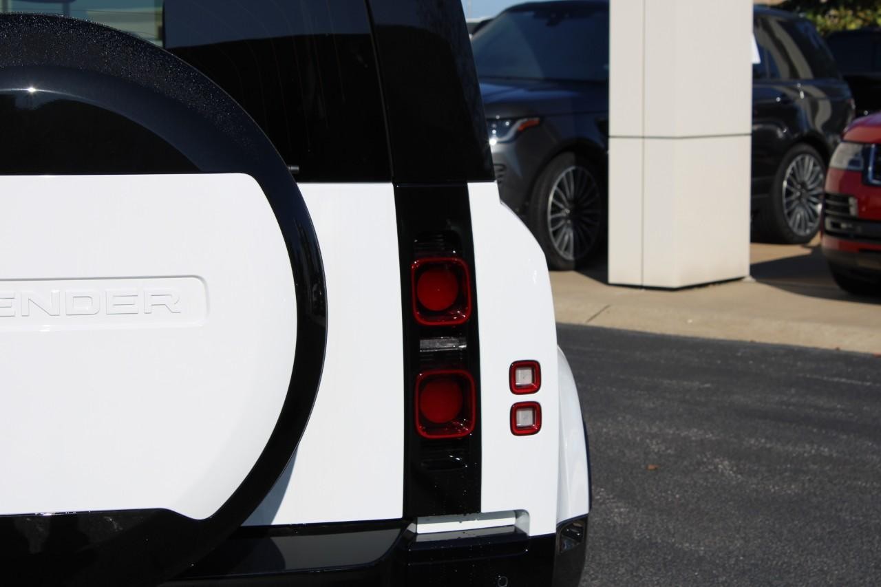 Land Rover Defender Vehicle Full-screen Gallery Image 12