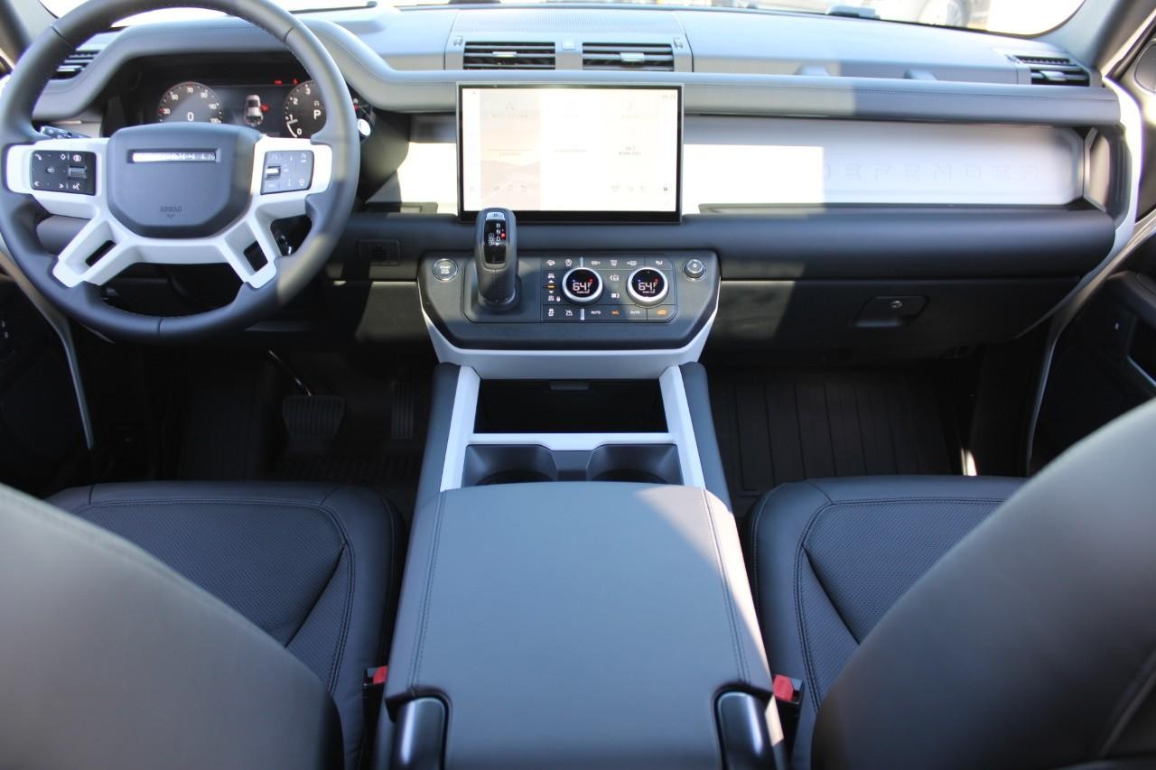 Land Rover Defender Vehicle Full-screen Gallery Image 14