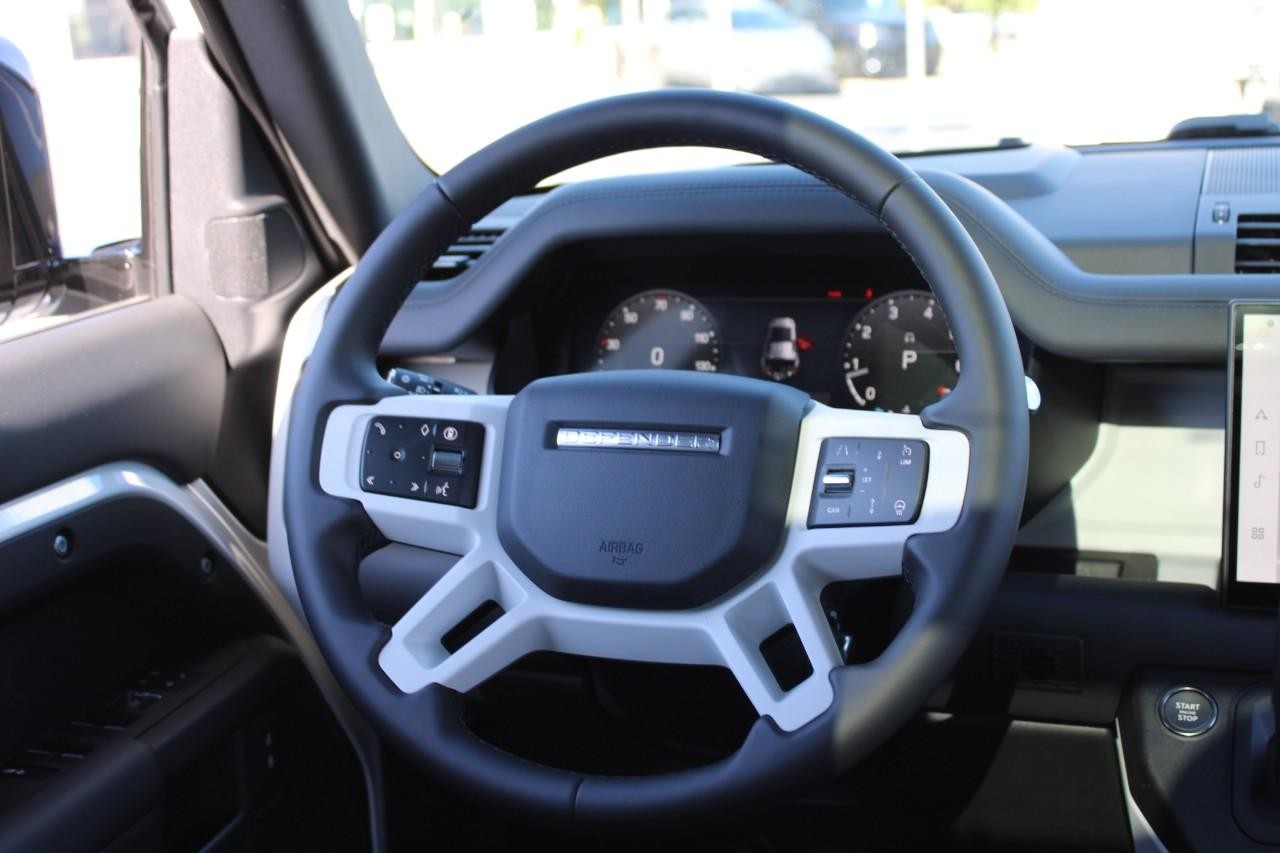 Land Rover Defender Vehicle Full-screen Gallery Image 15