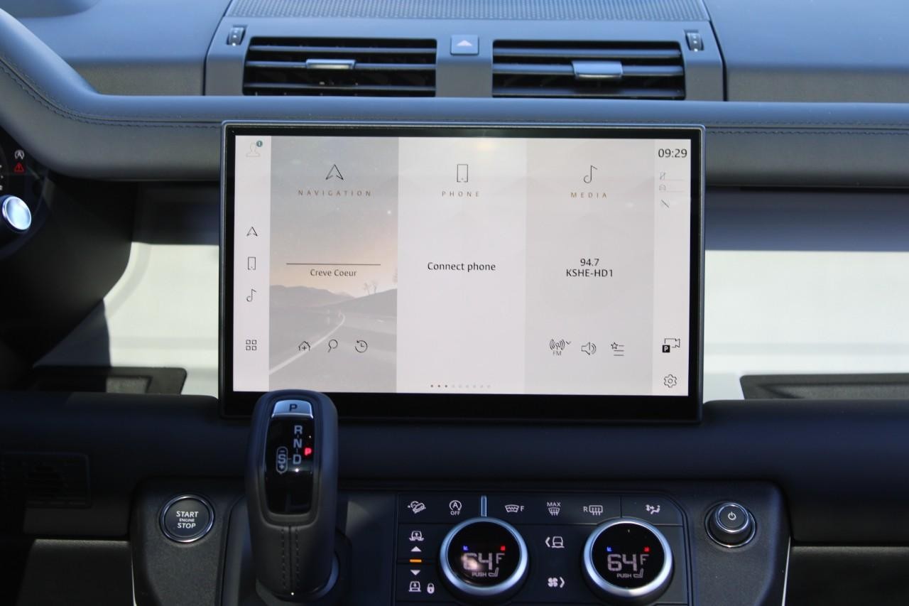 Land Rover Defender Vehicle Full-screen Gallery Image 16