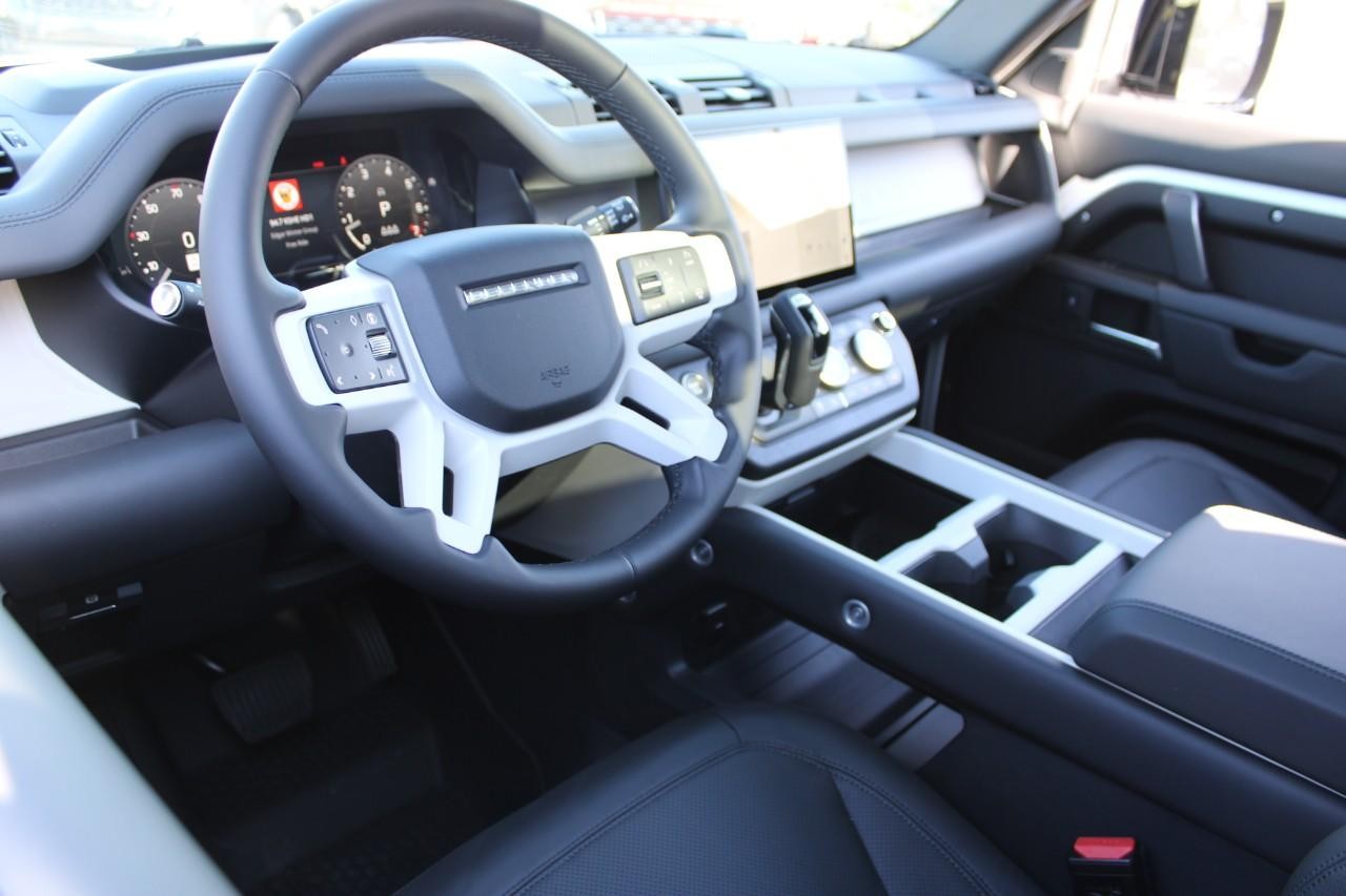 Land Rover Defender Vehicle Full-screen Gallery Image 20