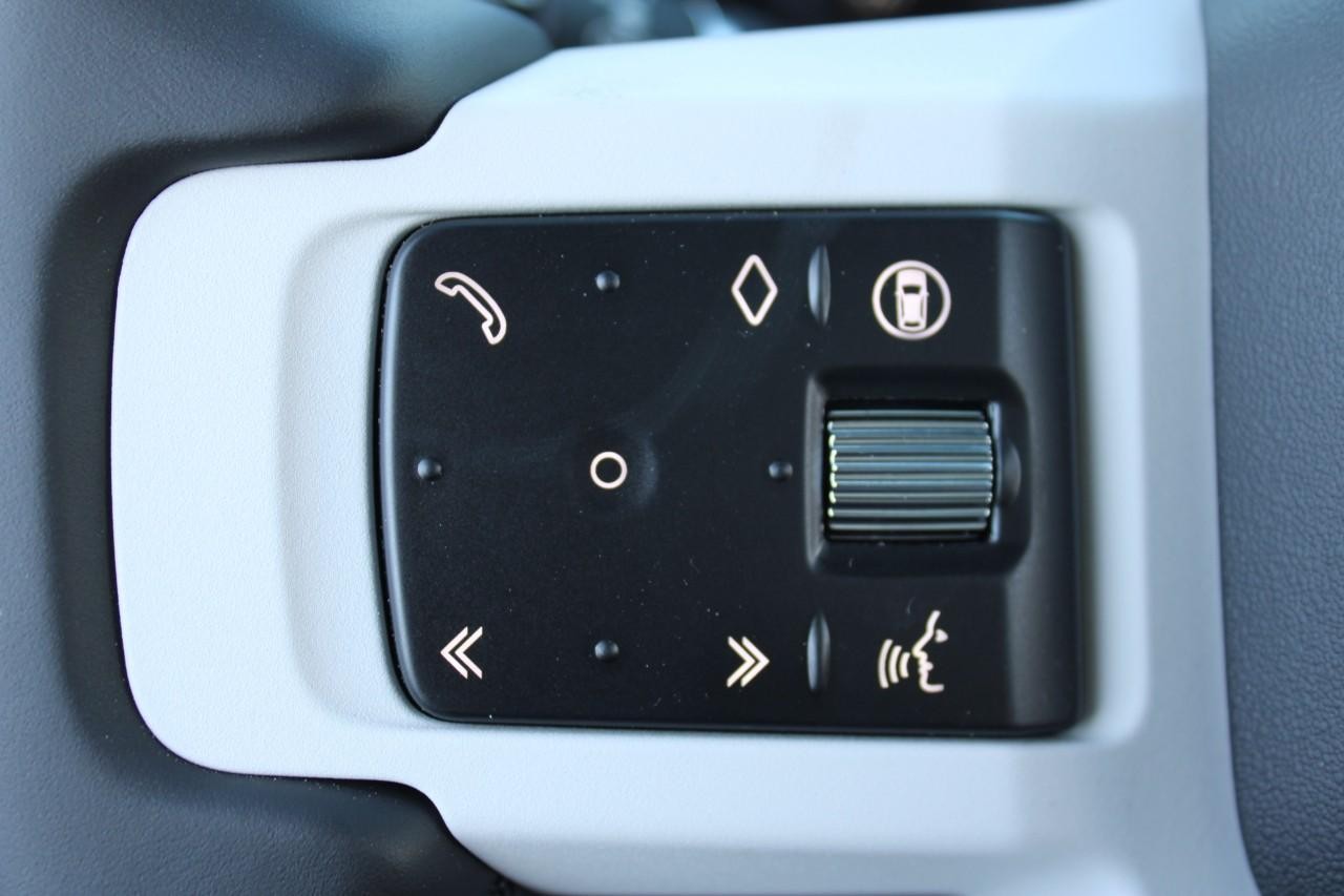 Land Rover Defender Vehicle Full-screen Gallery Image 21