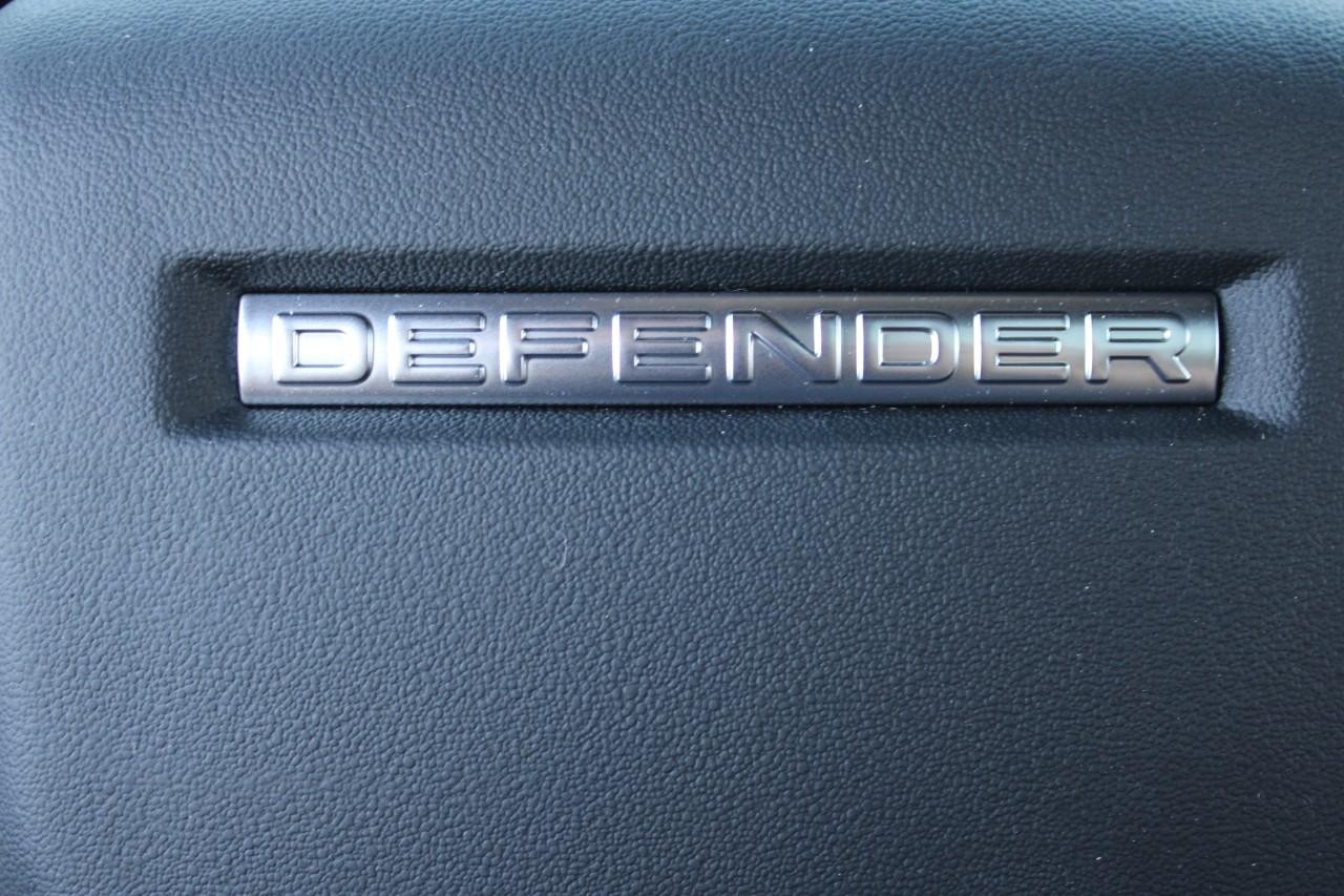 Land Rover Defender Vehicle Full-screen Gallery Image 22