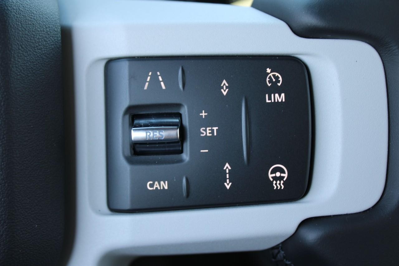 Land Rover Defender Vehicle Full-screen Gallery Image 23