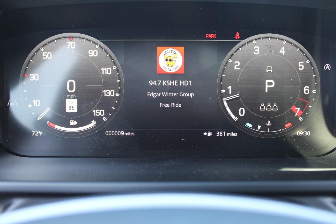 Land Rover Defender Vehicle Full-screen Gallery Image 24