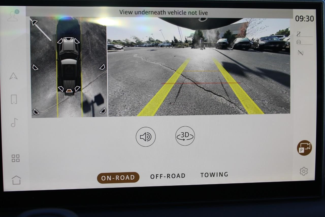 Land Rover Defender Vehicle Full-screen Gallery Image 26