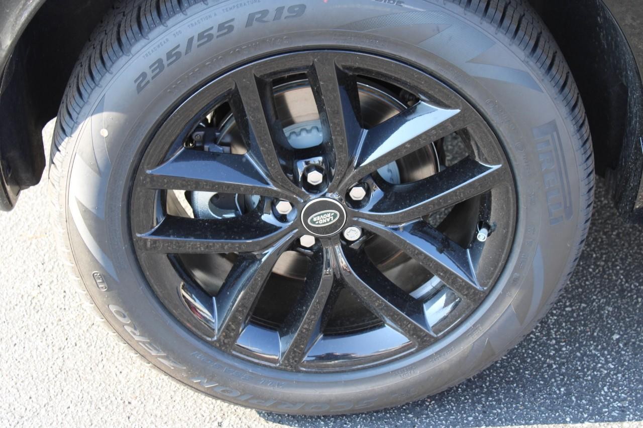 Land Rover Discovery Sport Vehicle Full-screen Gallery Image 5