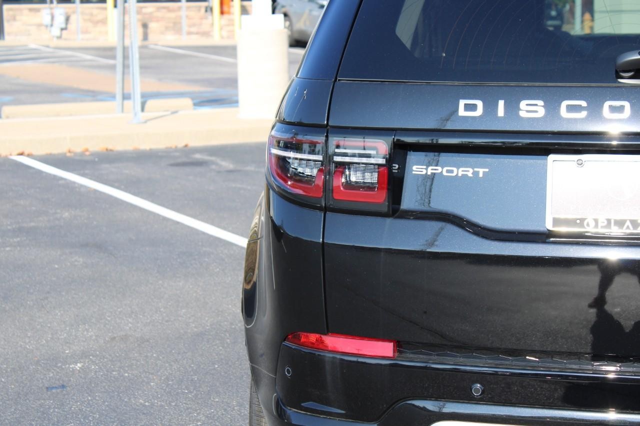 Land Rover Discovery Sport Vehicle Full-screen Gallery Image 11