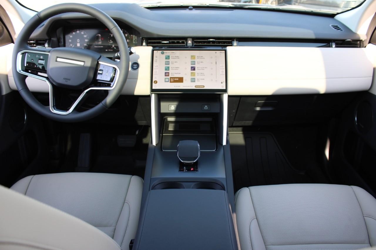 Land Rover Discovery Sport Vehicle Full-screen Gallery Image 14