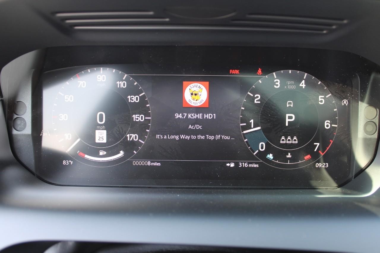 Land Rover Discovery Sport Vehicle Full-screen Gallery Image 24