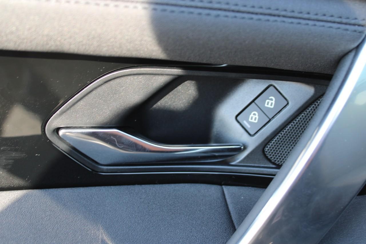 Land Rover Discovery Sport Vehicle Full-screen Gallery Image 29