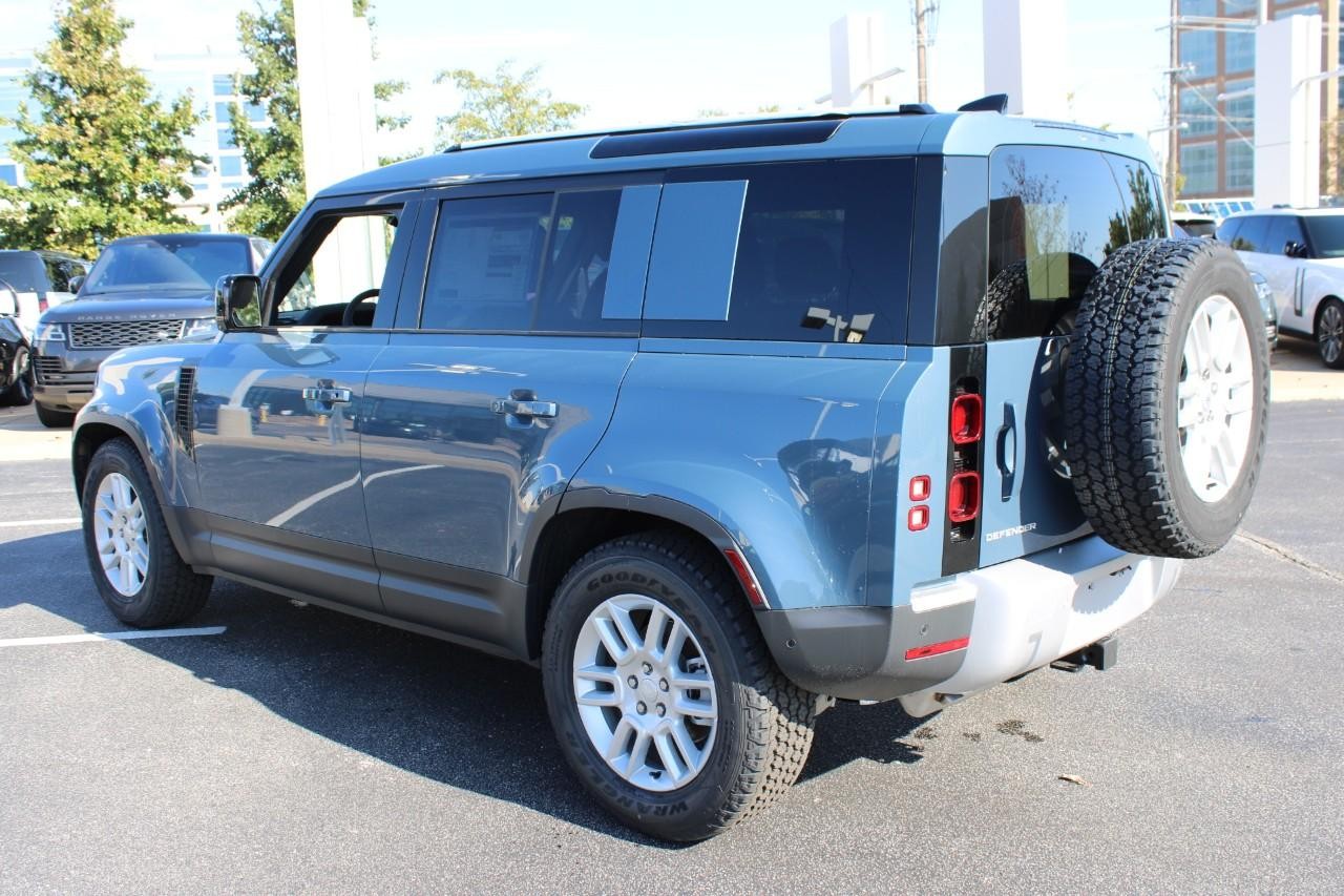 Land Rover Defender Vehicle Full-screen Gallery Image 3