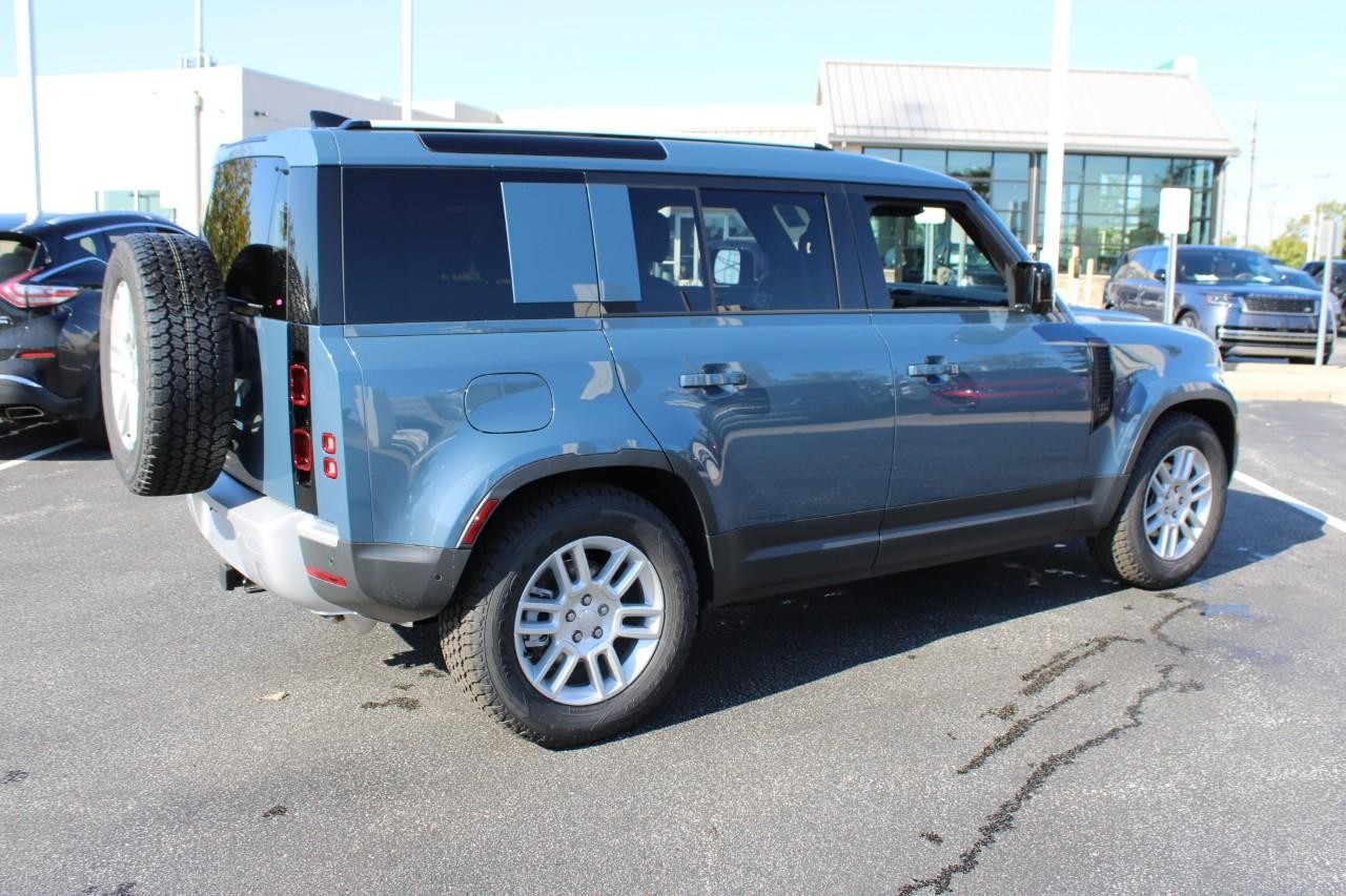 Land Rover Defender Vehicle Full-screen Gallery Image 4