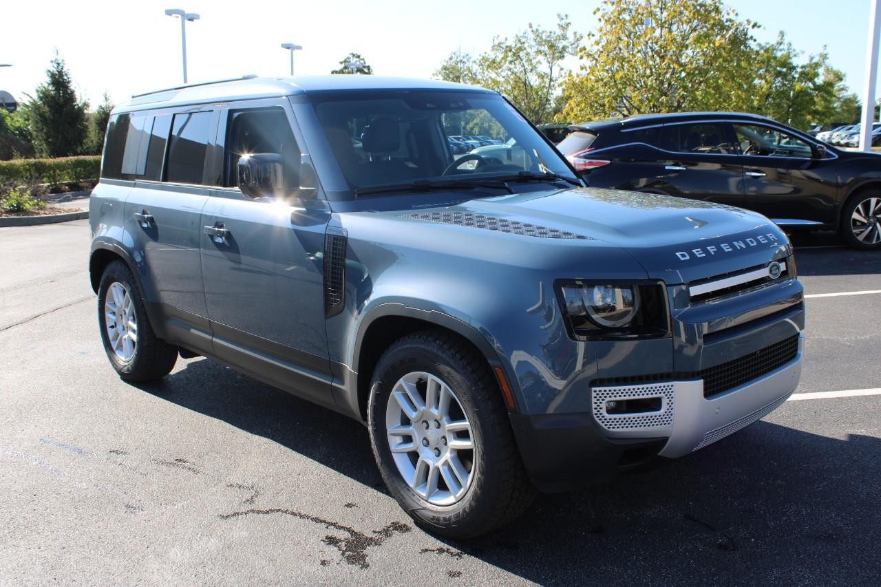 Land Rover Defender Vehicle Full-screen Gallery Image 6