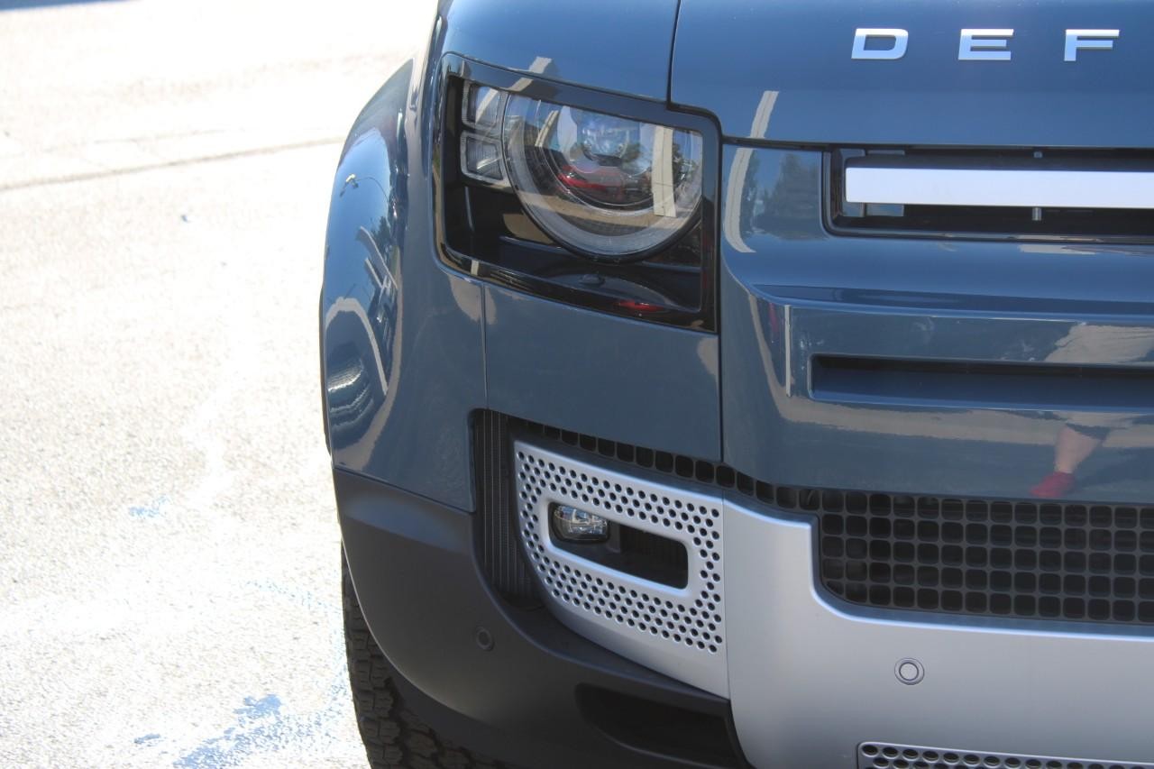 Land Rover Defender Vehicle Full-screen Gallery Image 8