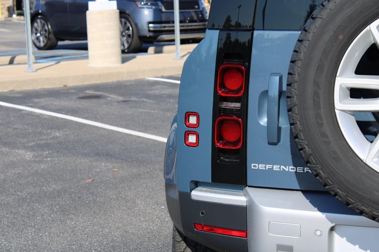 Land Rover Defender Vehicle Full-screen Gallery Image 11