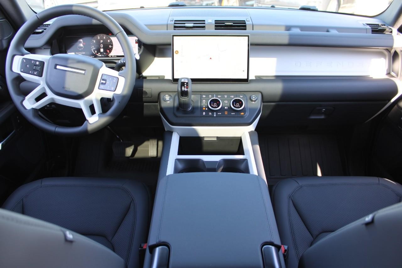 Land Rover Defender Vehicle Full-screen Gallery Image 14