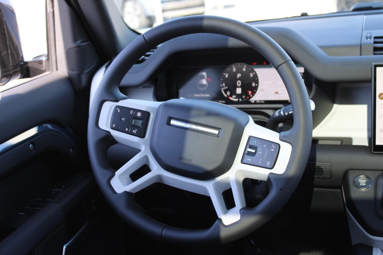 Land Rover Defender Vehicle Full-screen Gallery Image 15