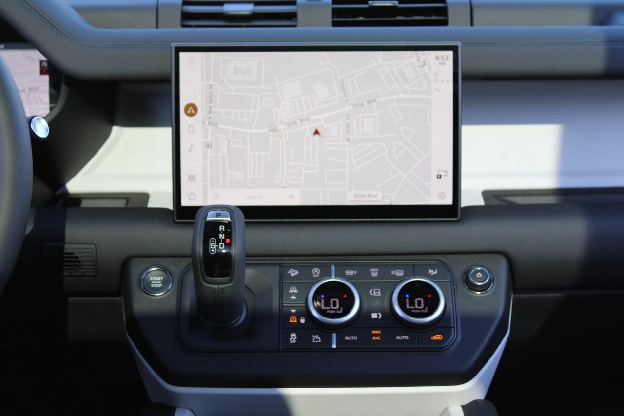 Land Rover Defender Vehicle Full-screen Gallery Image 16