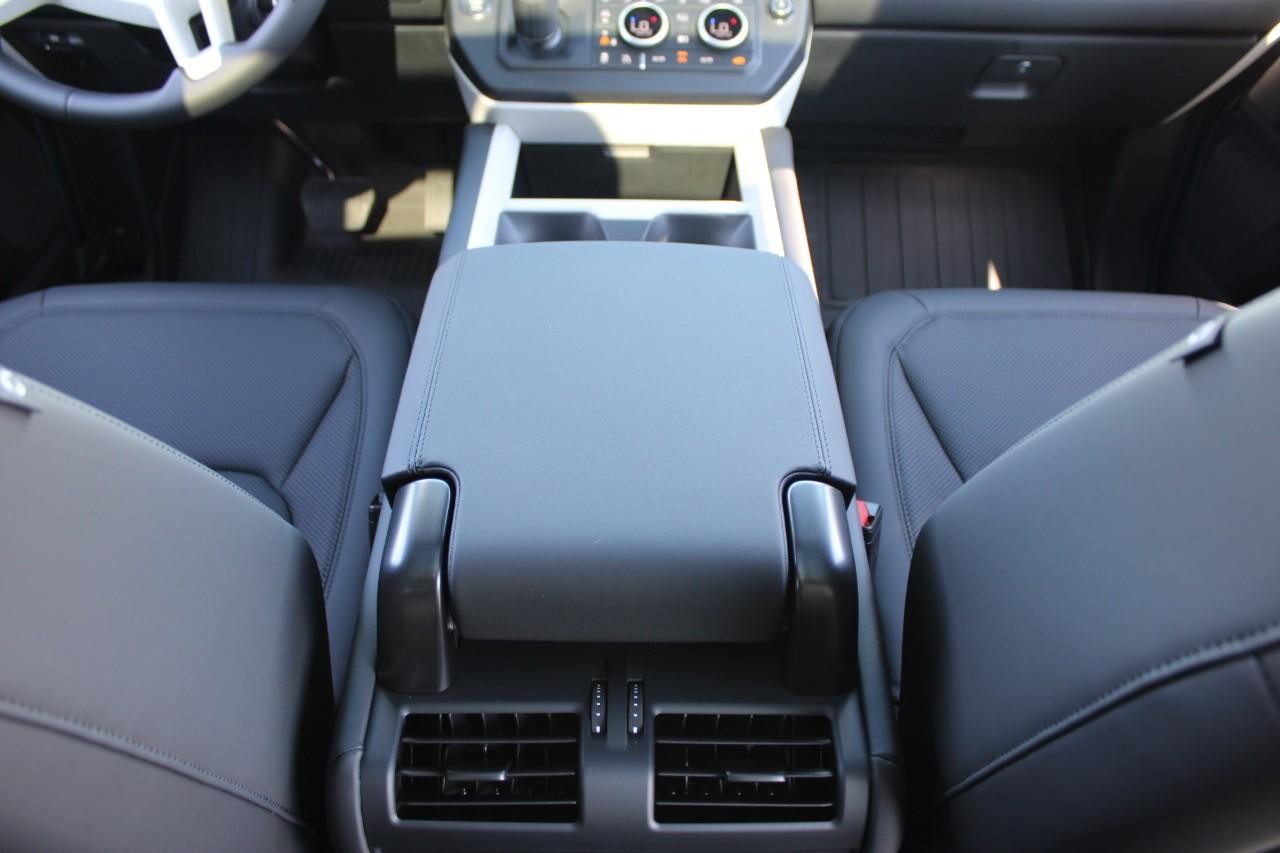 Land Rover Defender Vehicle Full-screen Gallery Image 18