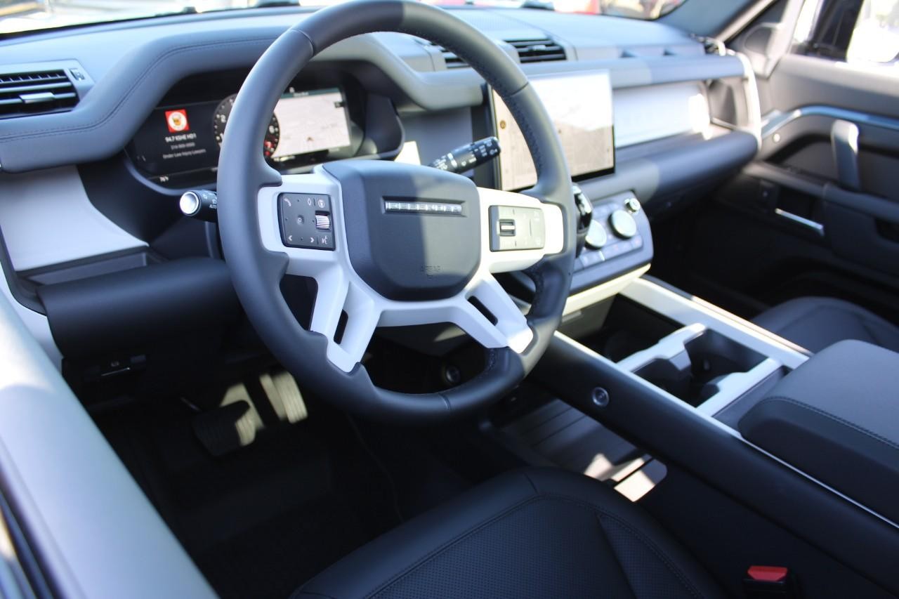 Land Rover Defender Vehicle Full-screen Gallery Image 20