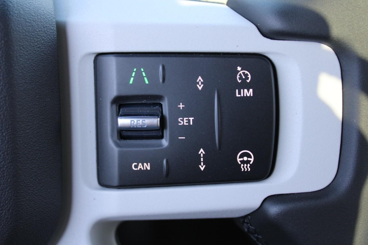 Land Rover Defender Vehicle Full-screen Gallery Image 23