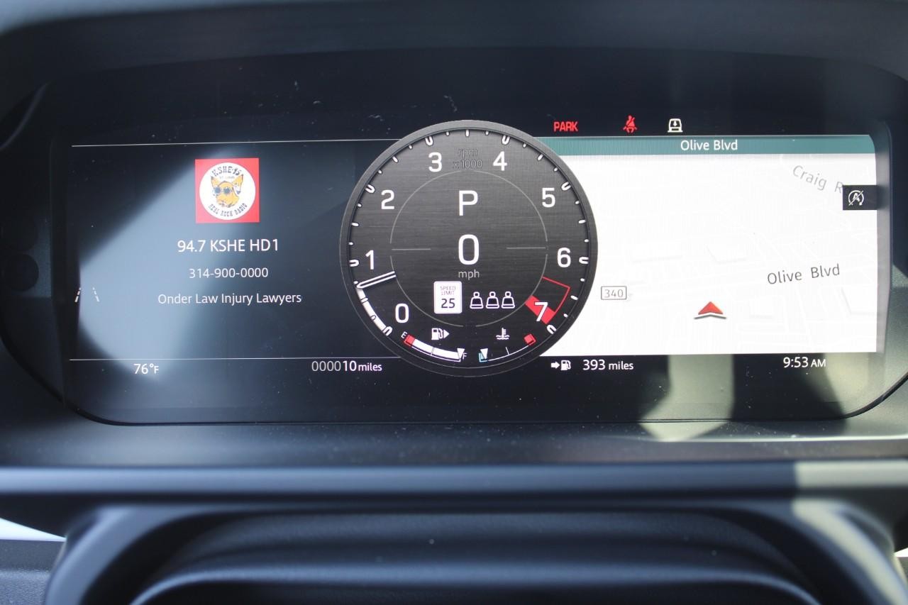 Land Rover Defender Vehicle Full-screen Gallery Image 24