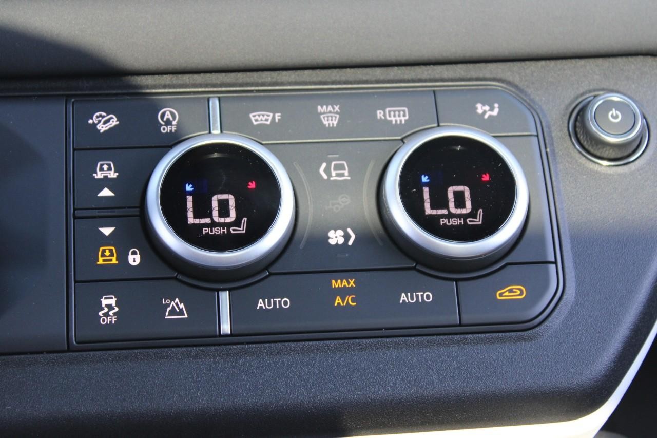 Land Rover Defender Vehicle Full-screen Gallery Image 27