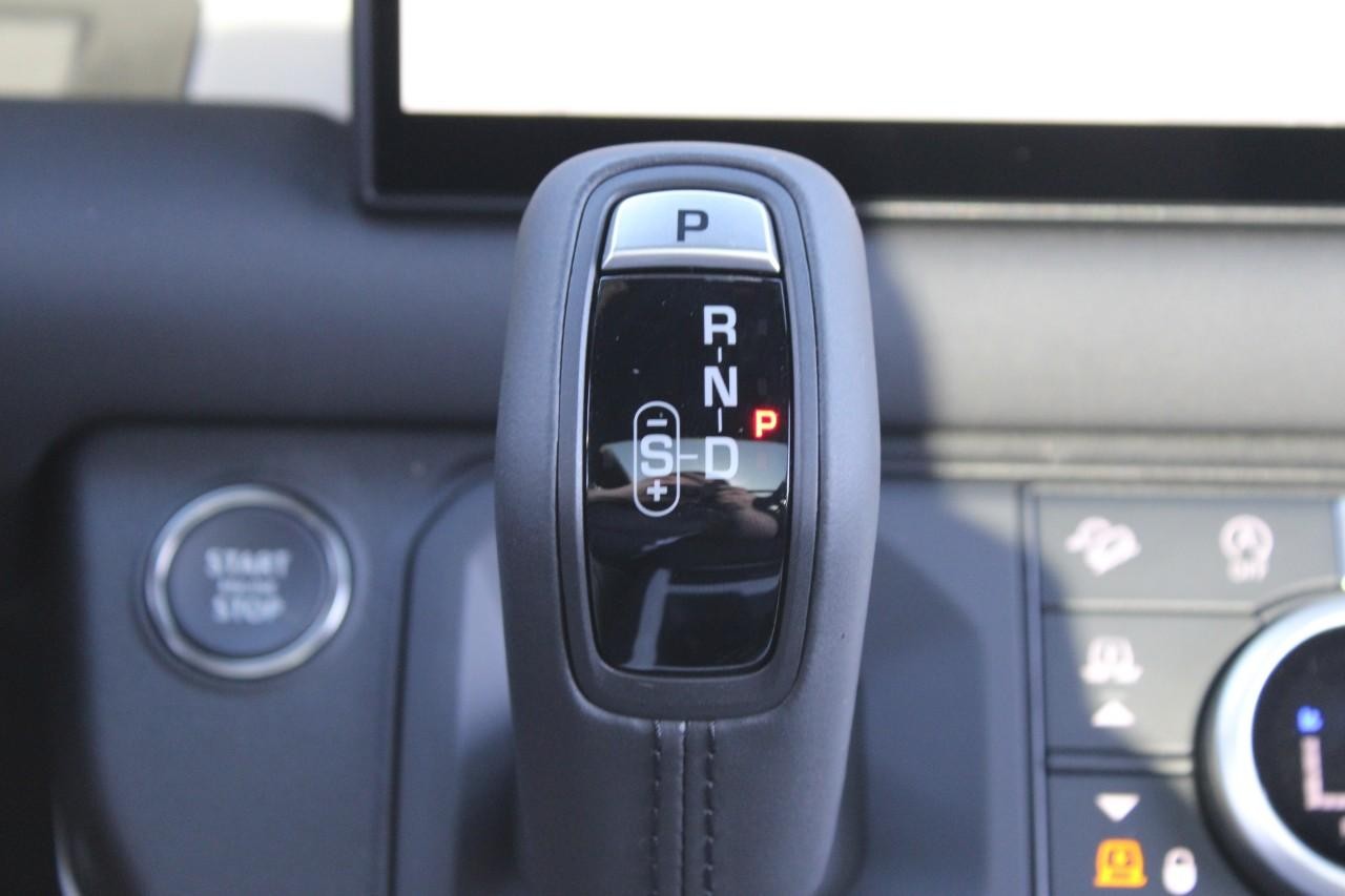 Land Rover Defender Vehicle Full-screen Gallery Image 28