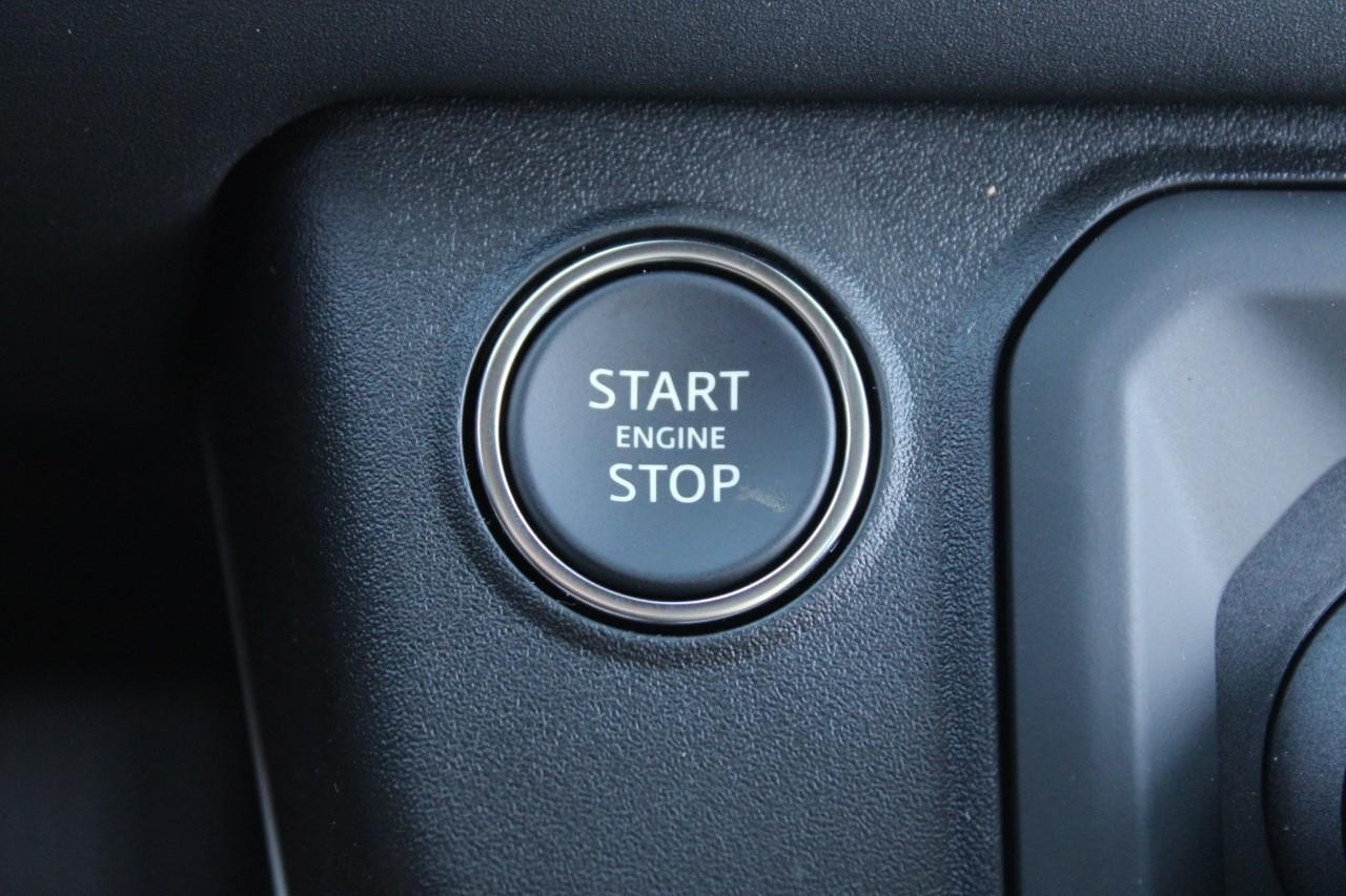 Land Rover Defender Vehicle Full-screen Gallery Image 29