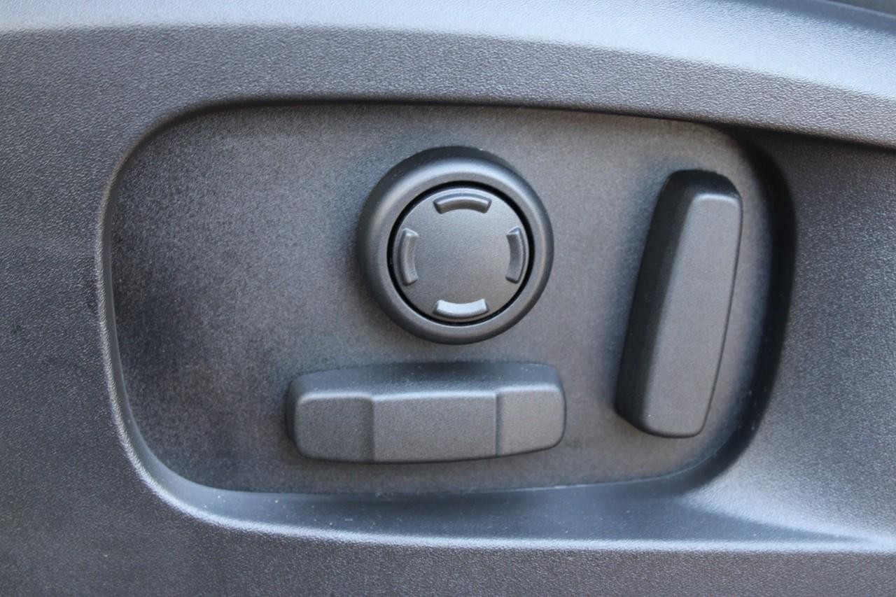 Land Rover Defender Vehicle Full-screen Gallery Image 33