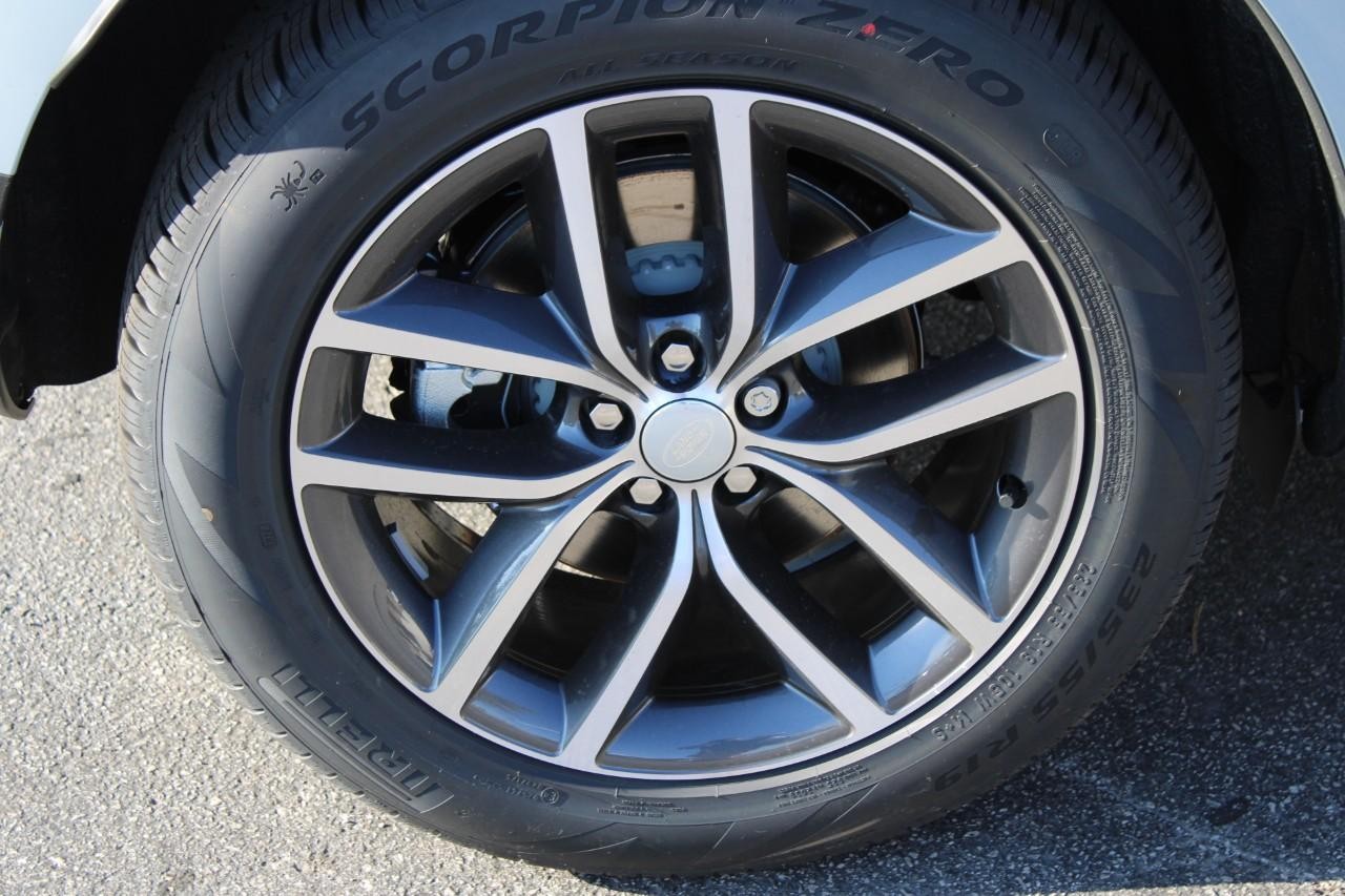 Land Rover Range Rover Evoque Vehicle Full-screen Gallery Image 5